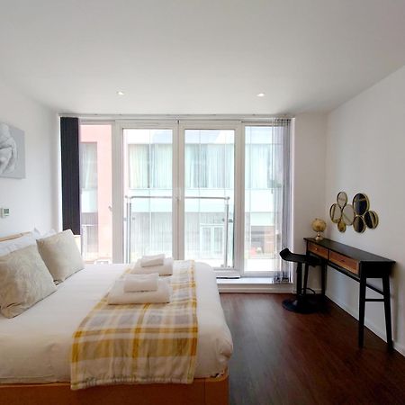 Fully Serviced Two Bed Apartment By Excel & O2 Londen Buitenkant foto