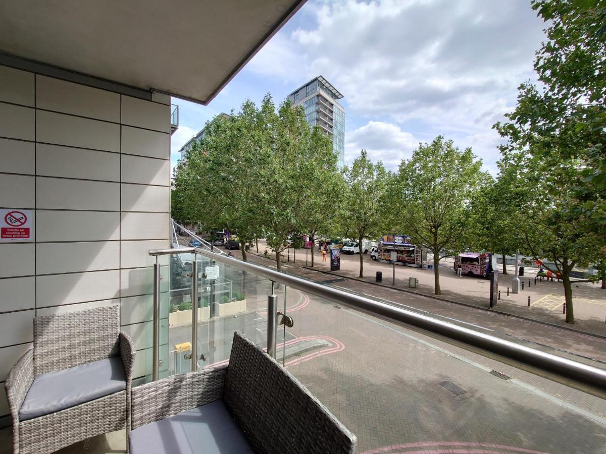 Fully Serviced Two Bed Apartment By Excel & O2 Londen Buitenkant foto
