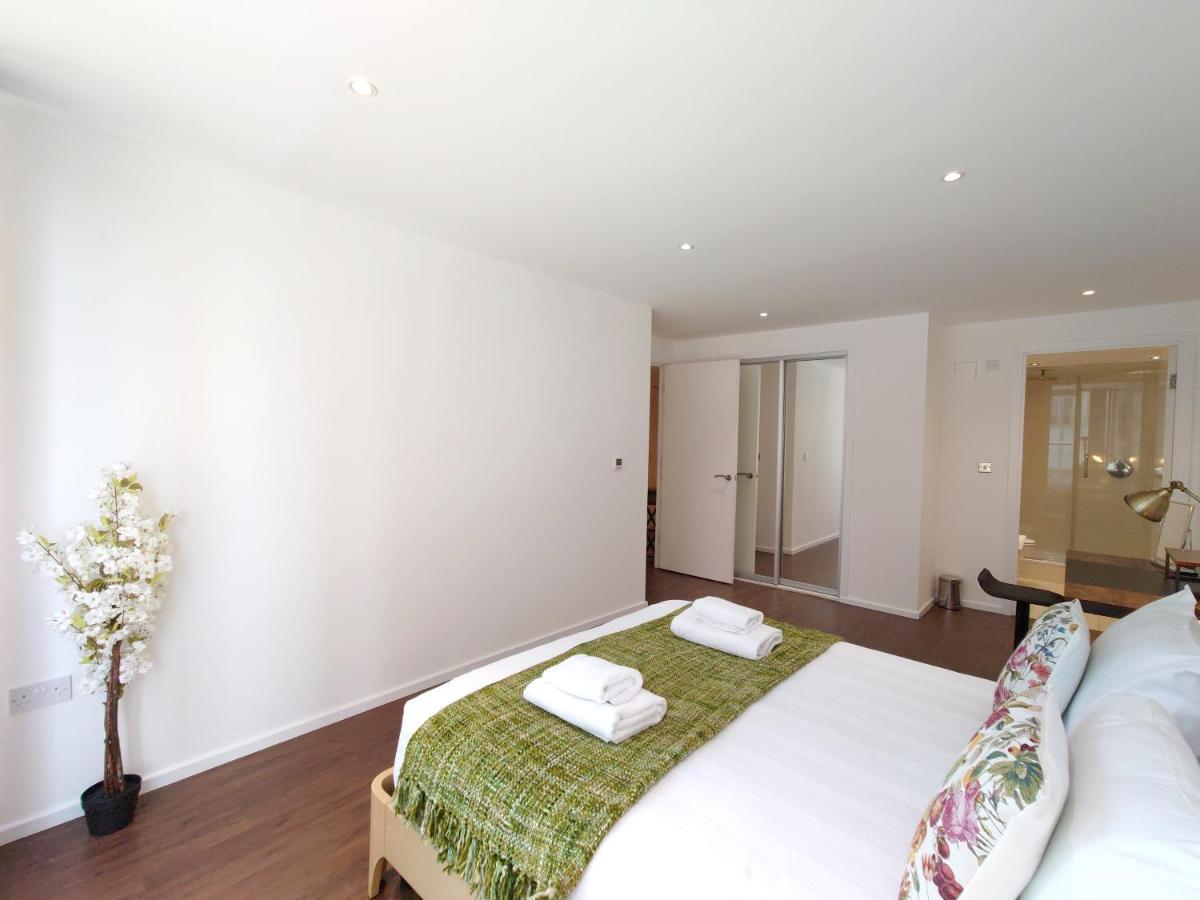 Fully Serviced Two Bed Apartment By Excel & O2 Londen Buitenkant foto