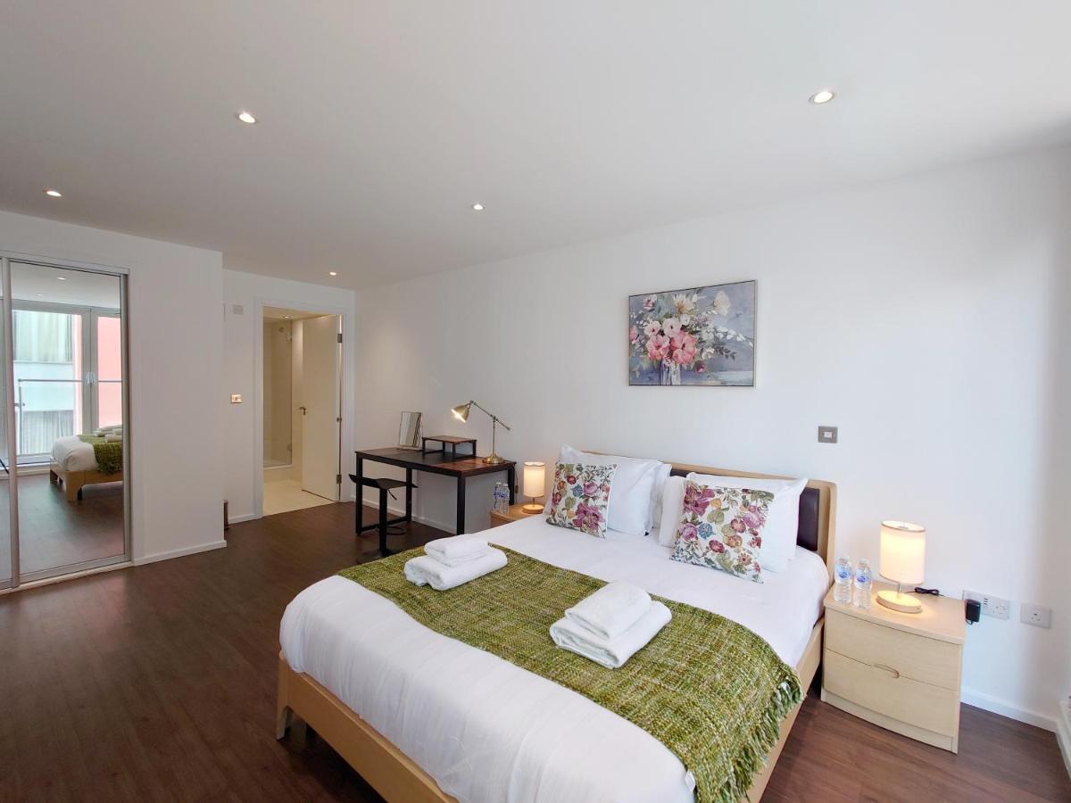 Fully Serviced Two Bed Apartment By Excel & O2 Londen Buitenkant foto