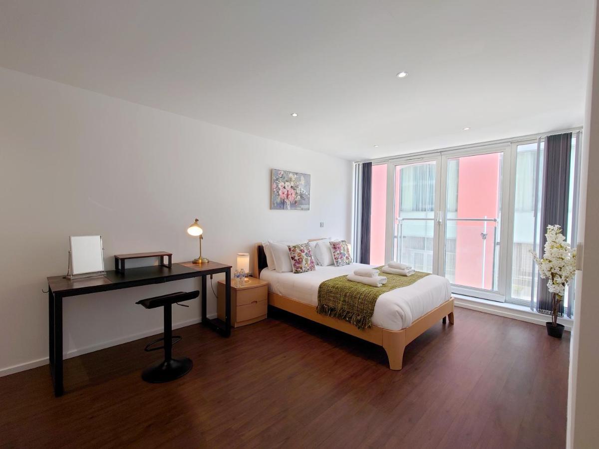 Fully Serviced Two Bed Apartment By Excel & O2 Londen Buitenkant foto