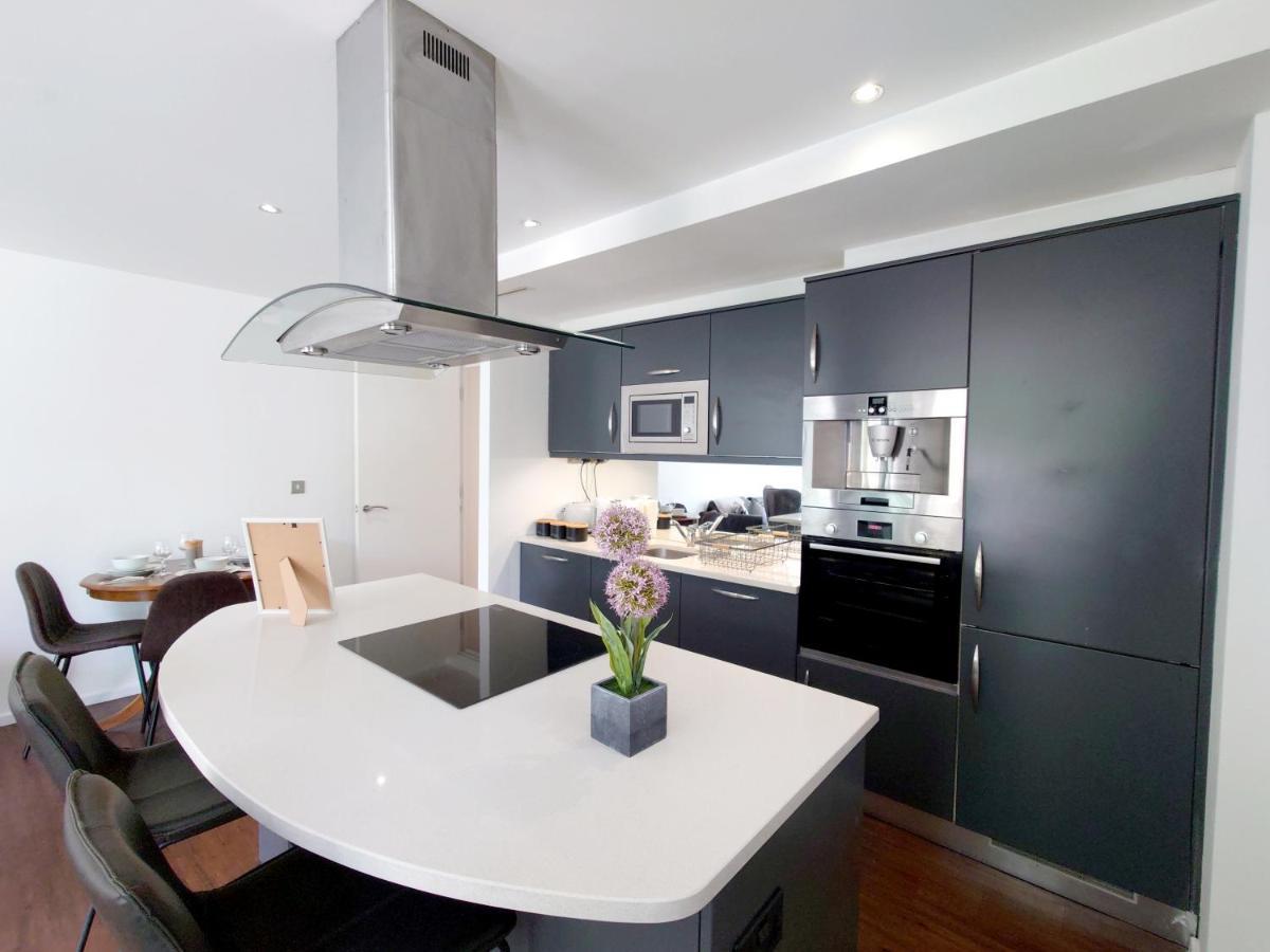 Fully Serviced Two Bed Apartment By Excel & O2 Londen Buitenkant foto