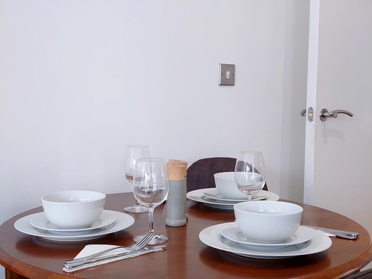 Fully Serviced Two Bed Apartment By Excel & O2 Londen Buitenkant foto