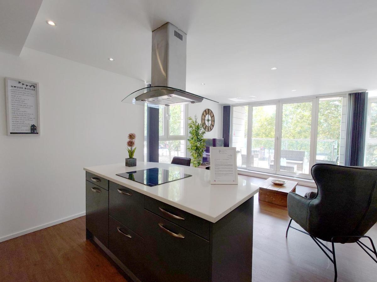 Fully Serviced Two Bed Apartment By Excel & O2 Londen Buitenkant foto
