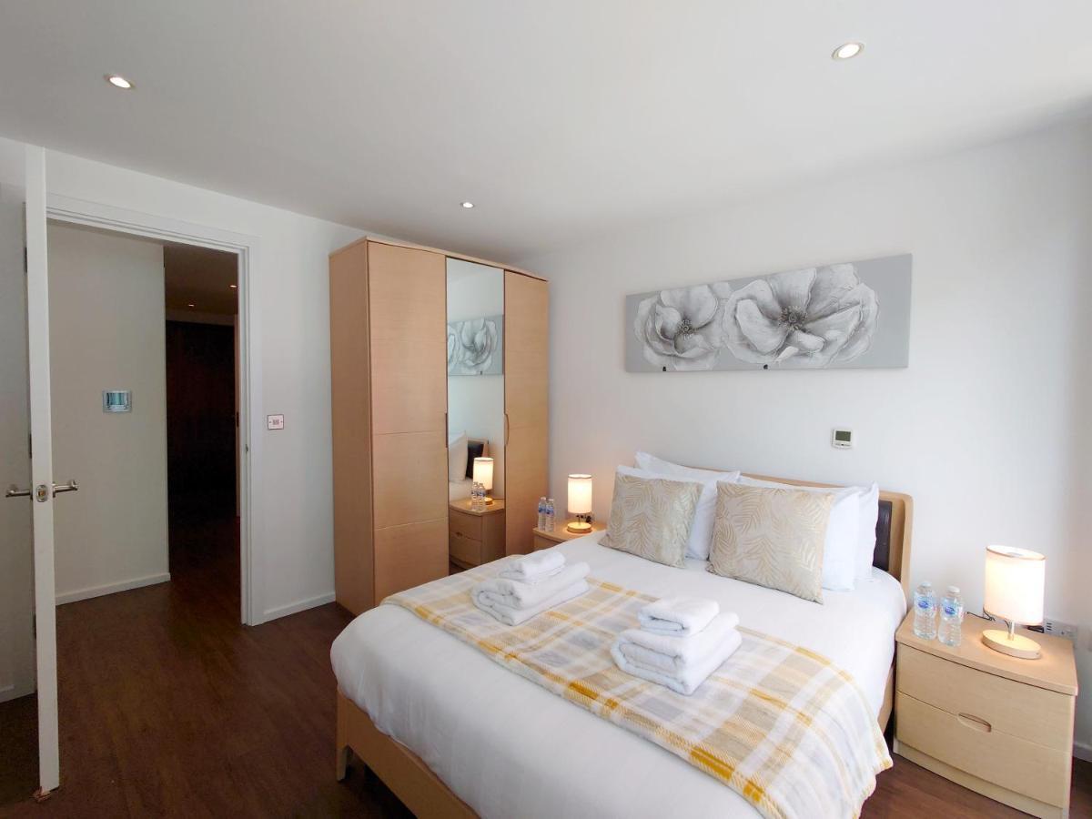 Fully Serviced Two Bed Apartment By Excel & O2 Londen Buitenkant foto