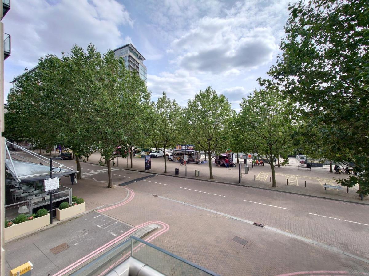Fully Serviced Two Bed Apartment By Excel & O2 Londen Buitenkant foto