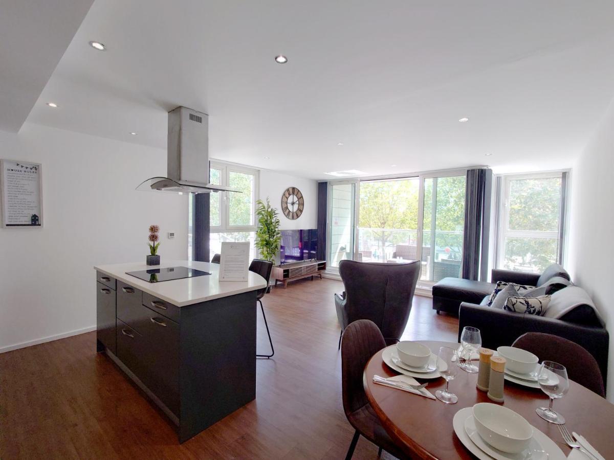 Fully Serviced Two Bed Apartment By Excel & O2 Londen Buitenkant foto