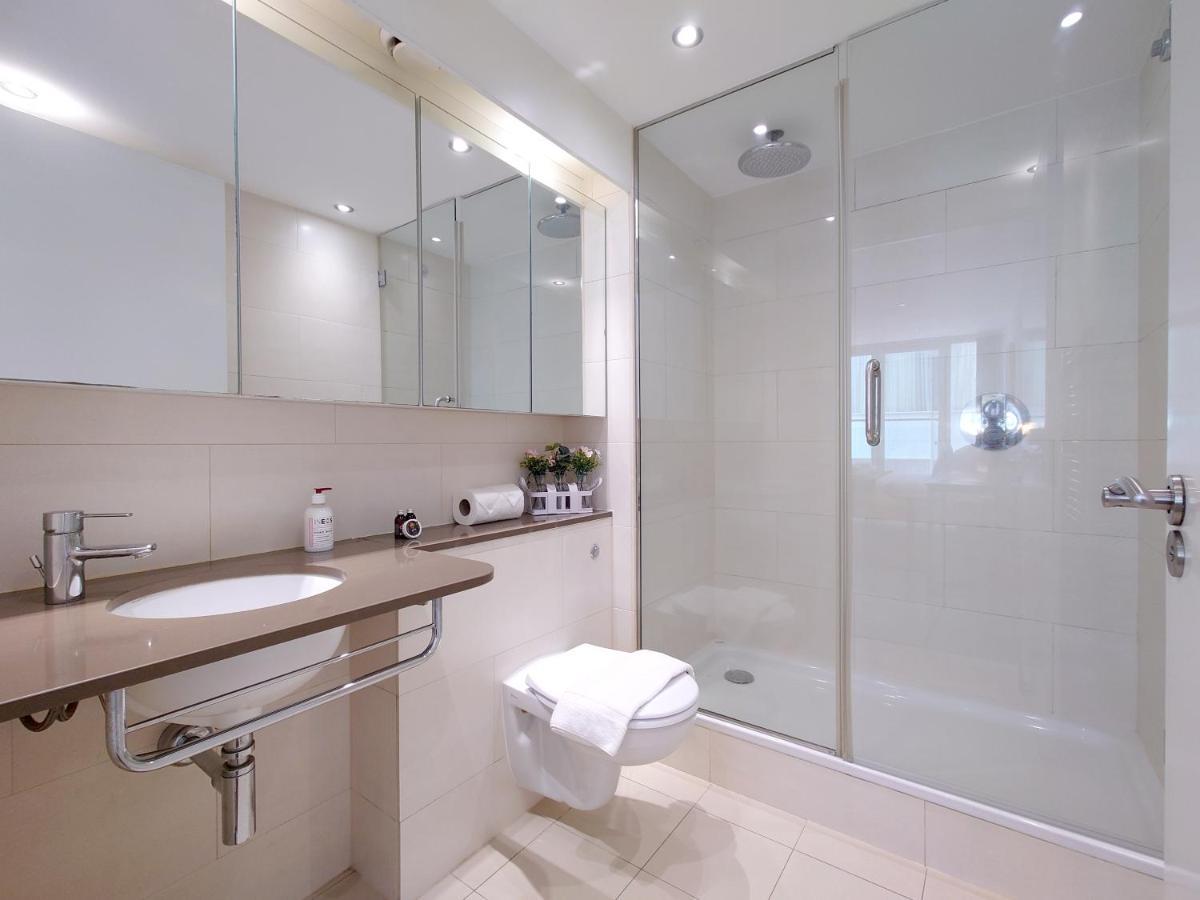 Fully Serviced Two Bed Apartment By Excel & O2 Londen Buitenkant foto
