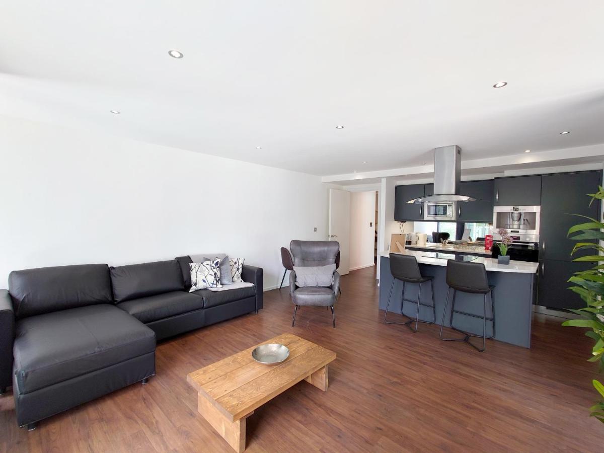 Fully Serviced Two Bed Apartment By Excel & O2 Londen Buitenkant foto