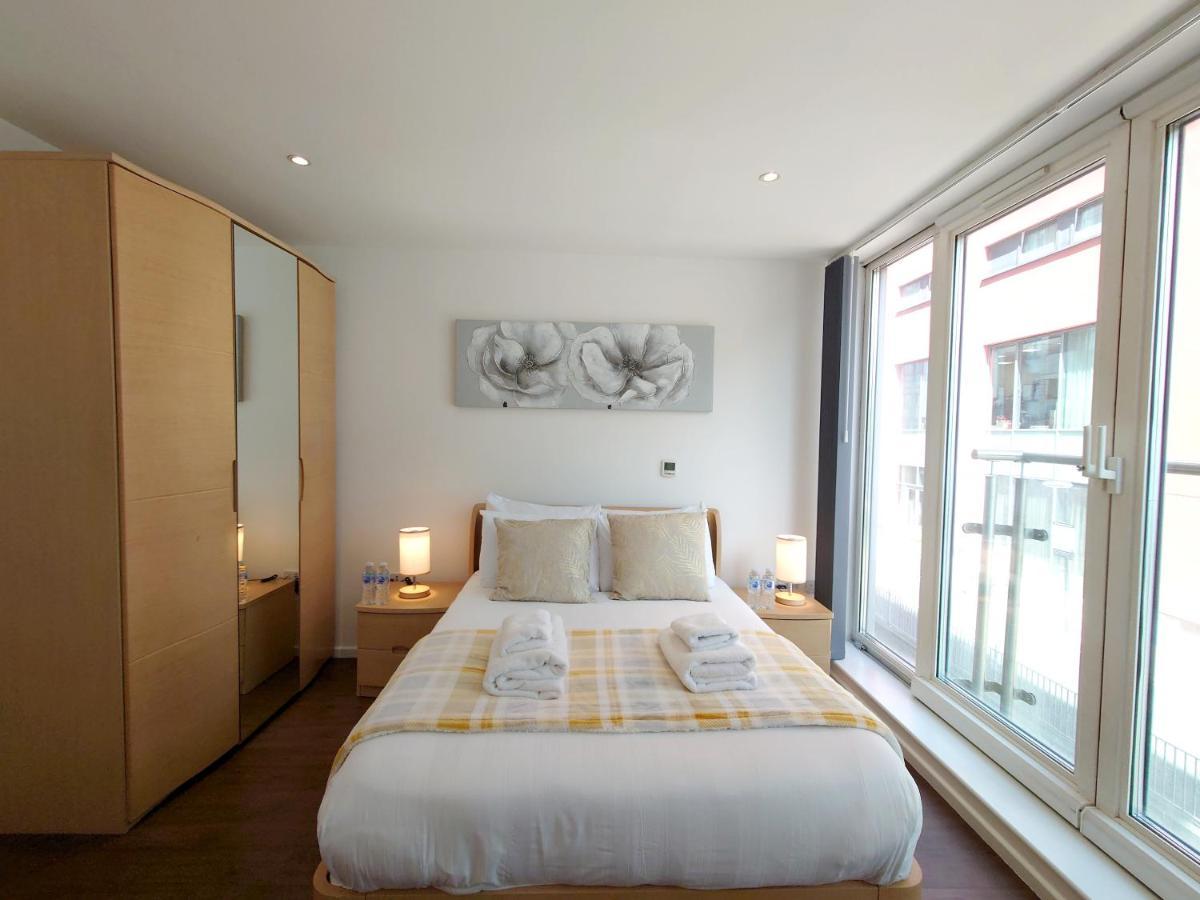 Fully Serviced Two Bed Apartment By Excel & O2 Londen Buitenkant foto