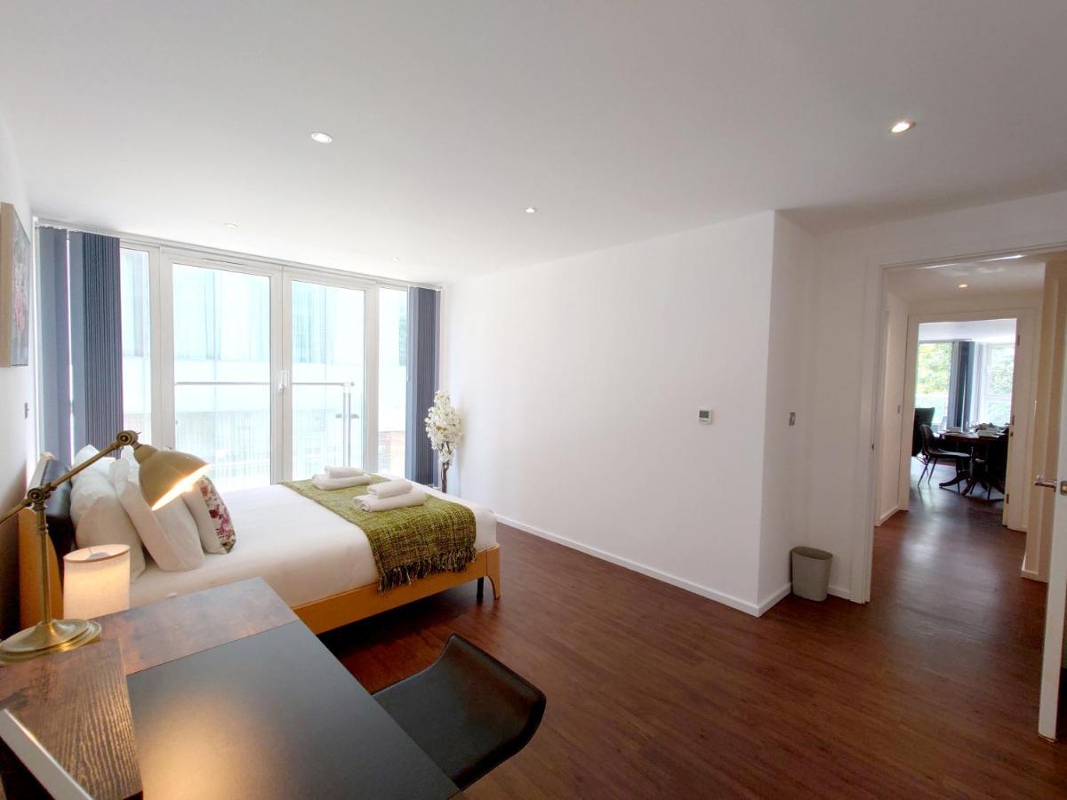 Fully Serviced Two Bed Apartment By Excel & O2 Londen Buitenkant foto