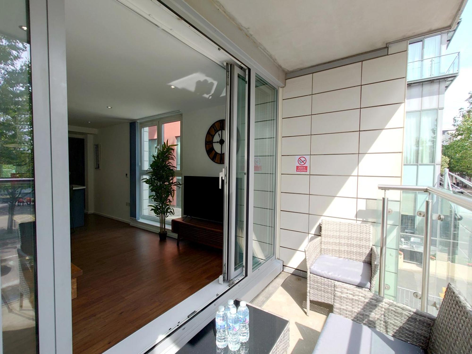 Fully Serviced Two Bed Apartment By Excel & O2 Londen Buitenkant foto