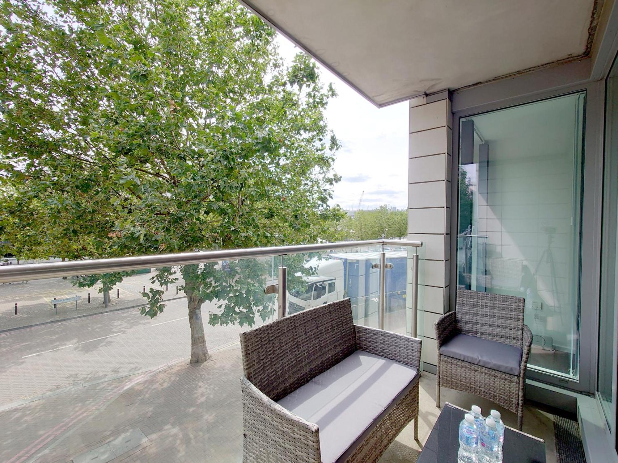 Fully Serviced Two Bed Apartment By Excel & O2 Londen Buitenkant foto